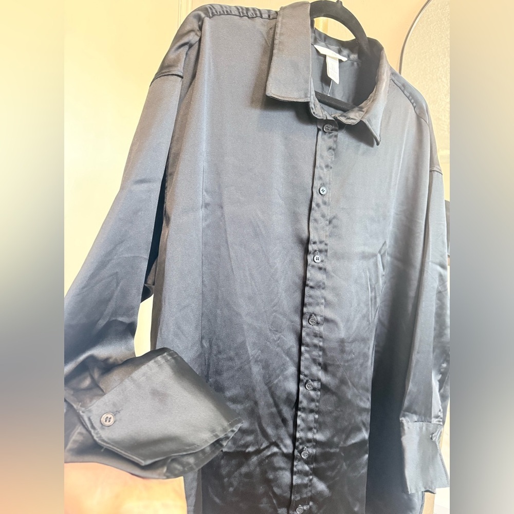 NWOT H&M Women's Oversized Black Button Down Shirt - Size Large - Picture 3 of 10